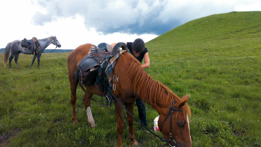 Trail-Ride-in-Drakensberg-with-Khotso